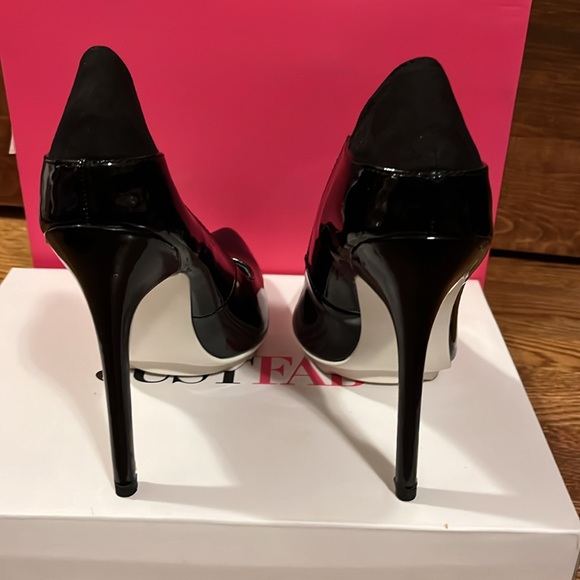 Black patent just fab high heels size 5.5. - Picture 3 of 6
